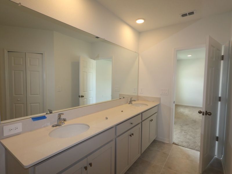 Owner's Bathroom Owner's Bathroom