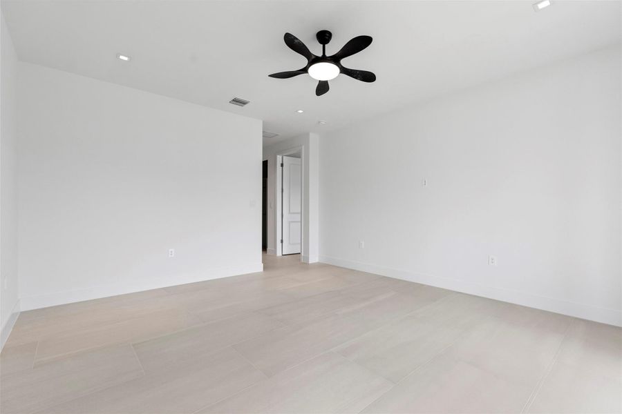 Spacious, unfurnished interior of a new home in , Port St. Lucie (Image 30).