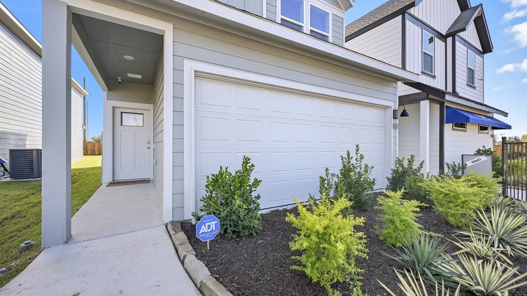 Representative exterior details of a home built from the Justice by D.R. Horton in Arbor Trails South, Princeton (Image 3).