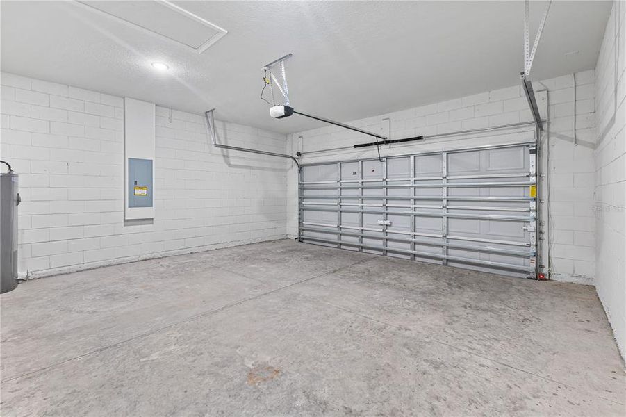 Spacious, unfurnished interior of a new home in , Ocala (Image 26).