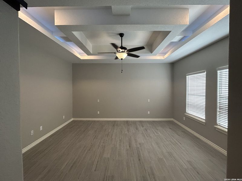 Spacious, unfurnished interior of a new home in , La Vernia (Image 18).