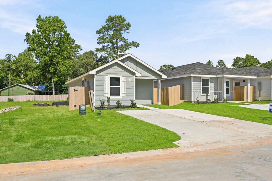 Front exterior of a new home in William Trails, Willis, TX, highlighting curb appeal (Image 12).