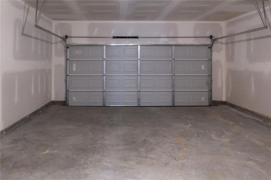 Spacious, unfurnished interior of a new home in , Jefferson (Image 25).