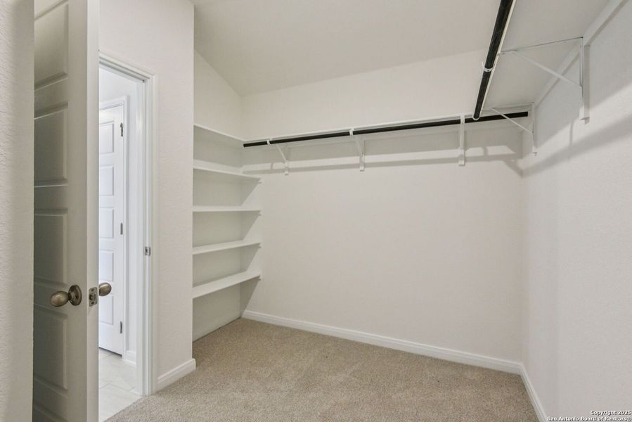 Spacious, unfurnished interior of a new home in Catalina, Converse (Image 39).