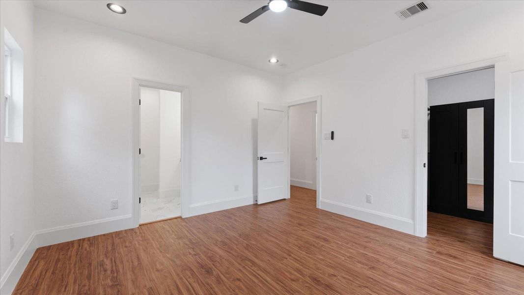 Spacious, unfurnished interior of a new home in , Conroe (Image 20).