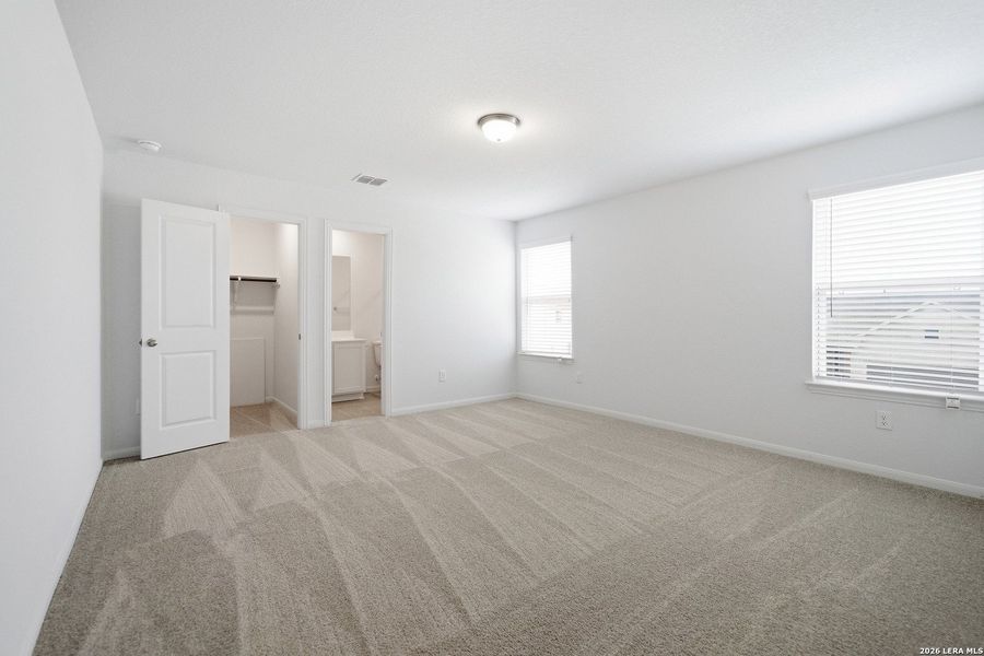 Spacious, unfurnished interior of a new home in Hennersby Hollow, San Antonio (Image 24).
