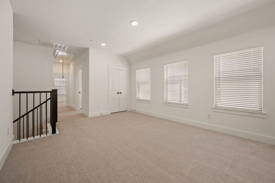 Spacious, unfurnished interior of a new home in Chelsea Commons, Allen (Image 28).