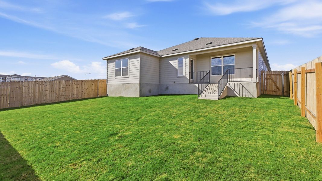 Exterior details and patio area of a home in Sky Ridge, San Marcos (Image 4).
