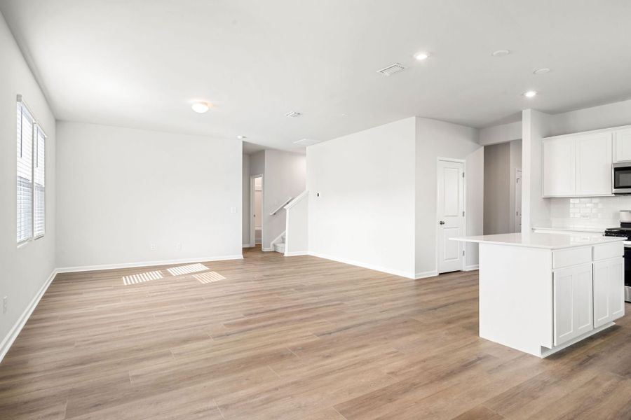 Spacious, unfurnished interior of a new home in Heartwood, Richmond Hill (Image 23).