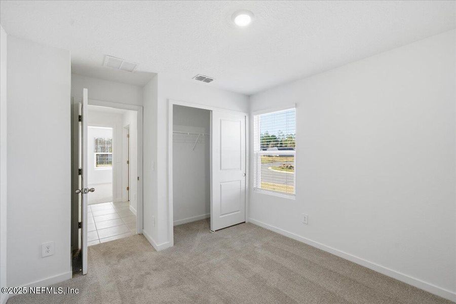 Spacious, unfurnished interior of a new home in Azalea Creek, Jacksonville (Image 34).