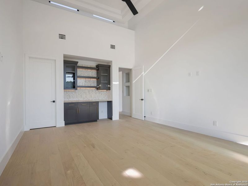 Spacious, unfurnished interior of a new home in , San Antonio (Image 61). Spacious, unfurnished interior of a new home in , San Antonio (Image 61).