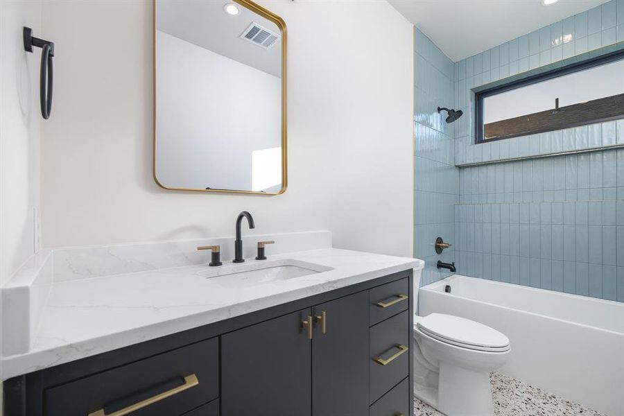 Furnished interior view inside a new home in , Dallas (Image 14).