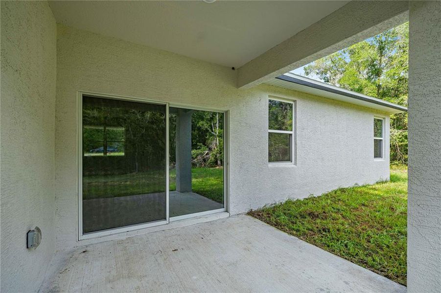 Exterior details and patio area of a home in , Citrus Springs (Image 4).