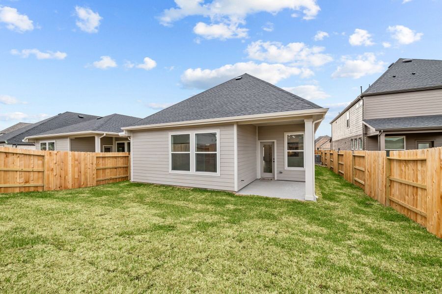 Representative exterior details of a home built from the The Arlene by David Weekley Homes in The Grand Prairie 40’, Hockley (Image 2). Representative exterior details of a home built from the The Arlene by David Weekley Homes in The Grand Prairie 40’, Hockley (Image 2).