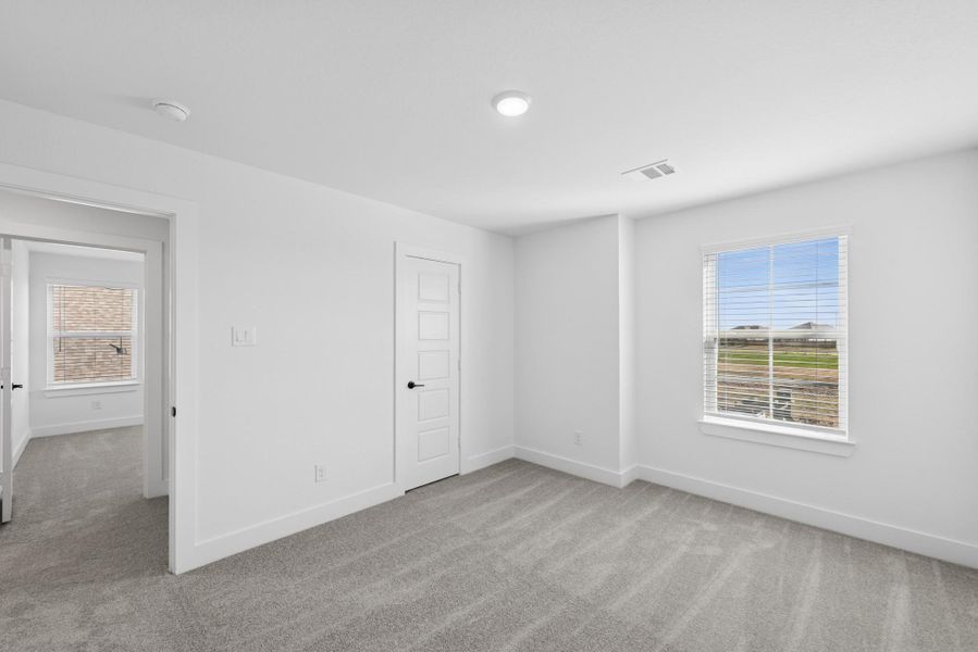 Spacious, unfurnished interior of a new home in Lago Mar, Santa Fe (Image 43).