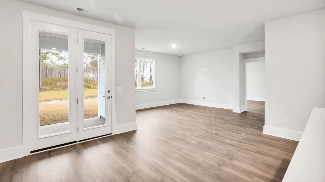 Spacious, unfurnished interior of a new home in Rolling Hills, Bolivia (Image 14).