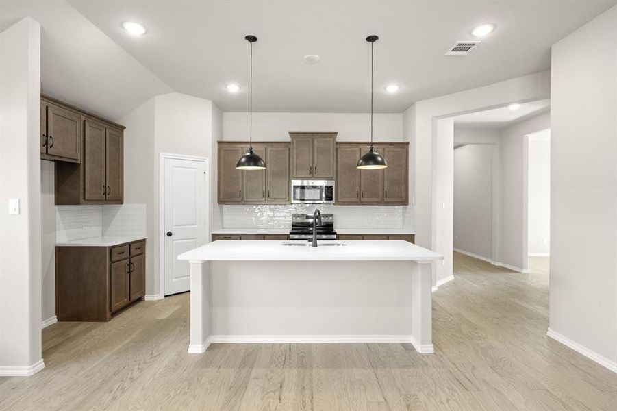 541 Waterford Park- Kitchen-2