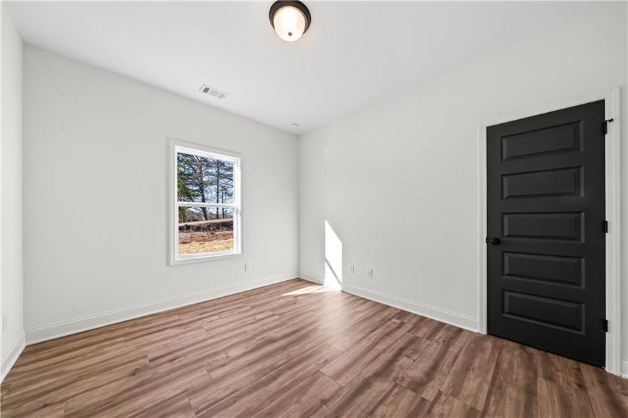 Spacious, unfurnished interior of a new home in , Dallas (Image 11).