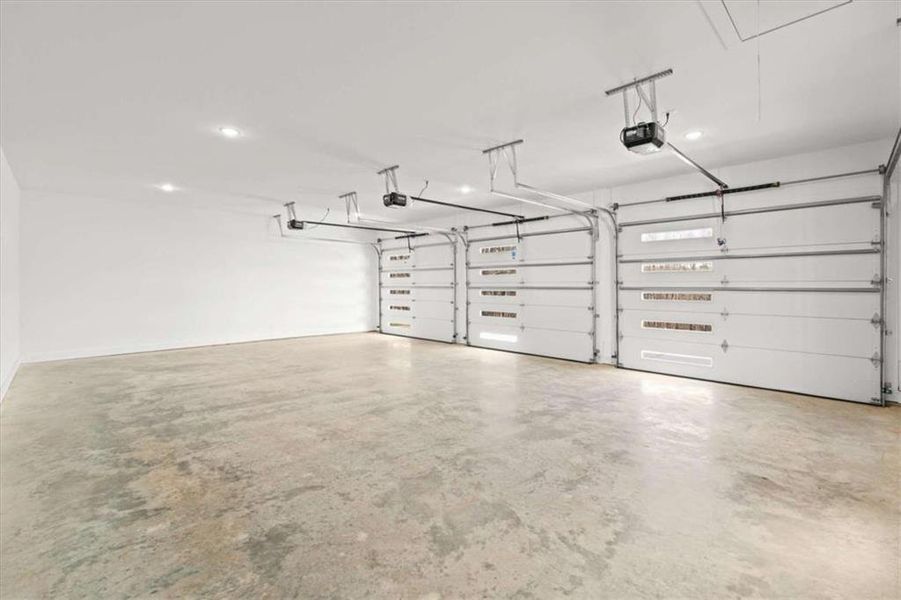 Spacious, unfurnished interior of a new home in , Carrollton (Image 60).