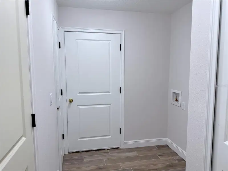 Spacious, unfurnished interior of a new home in , Ocala (Image 13).