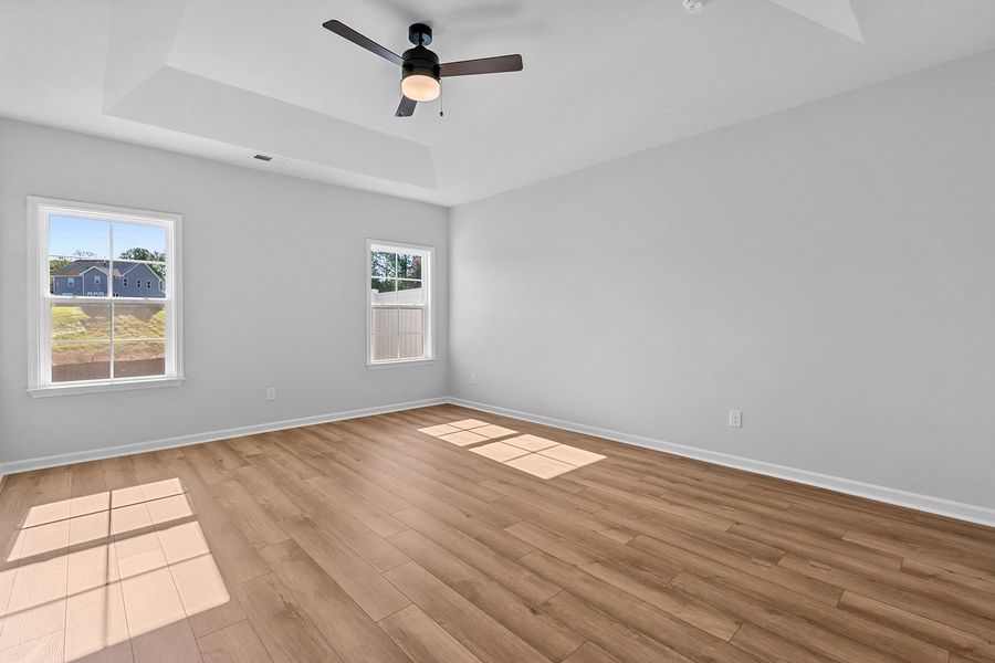 Spacious, unfurnished interior of a new home in Fieldstone, Lexington (Image 22).