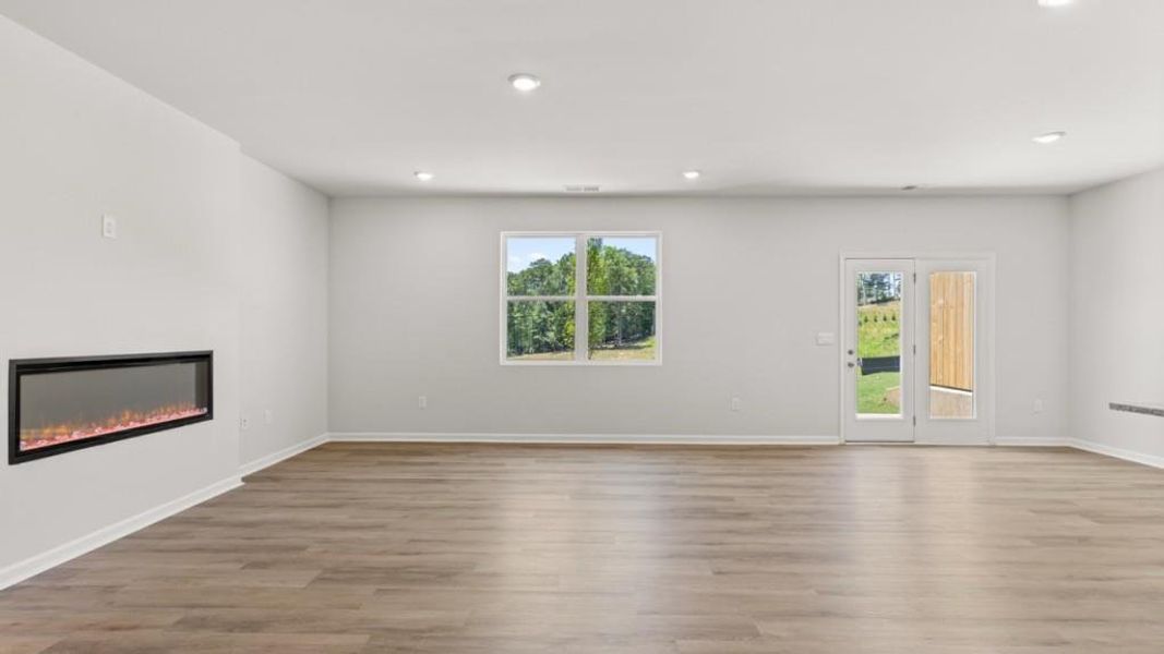 Spacious, unfurnished interior of a new home in Village at Pine Valley, Gainesville (Image 25).