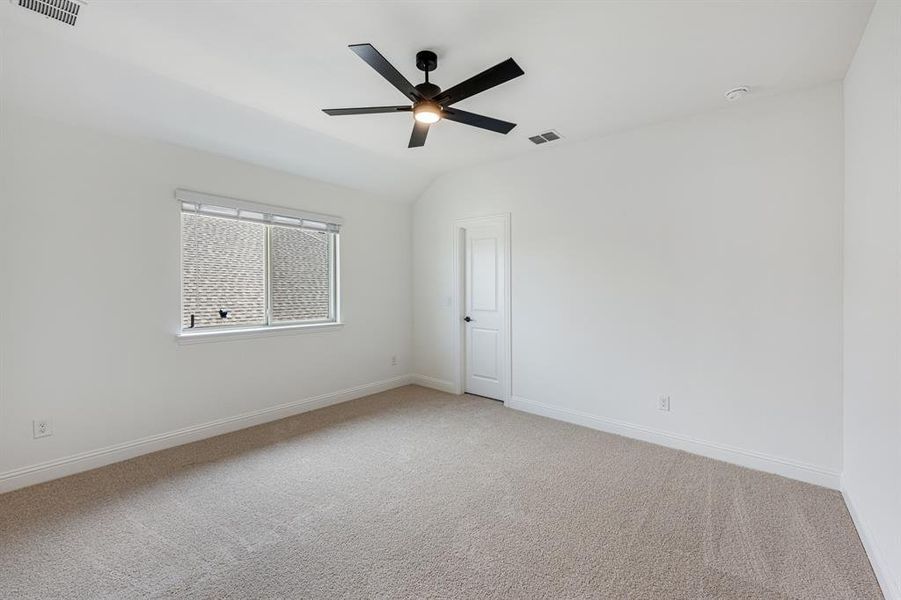 Spacious, unfurnished interior of a new home in Terracina, Rockwall (Image 35). Spacious, unfurnished interior of a new home in Terracina, Rockwall (Image 35).