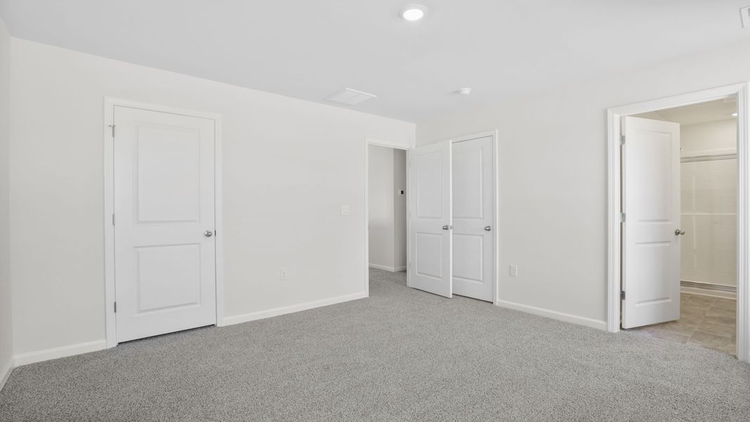 Spacious, unfurnished interior of a new home in Foxbank, Gray Court (Image 24).