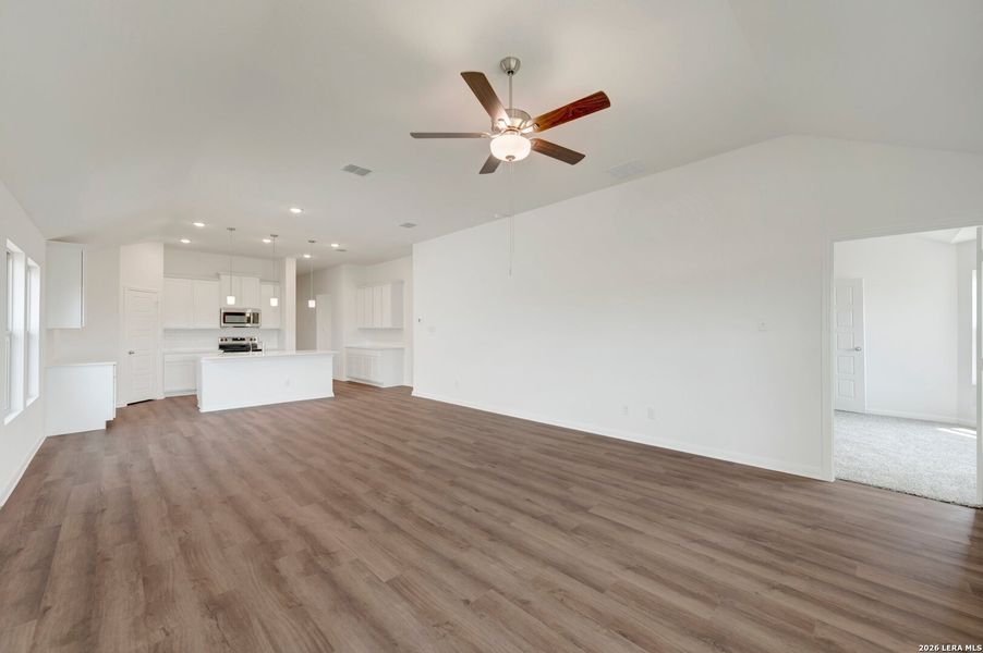 Spacious, unfurnished interior of a new home in Greenspoint Heights, Seguin (Image 42).