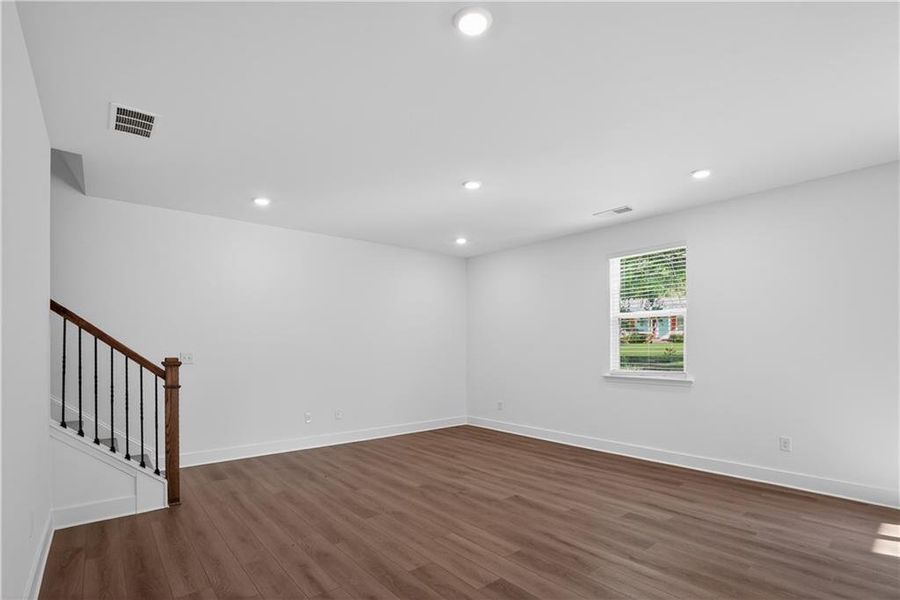 Spacious, unfurnished interior of a new home in Shadow Creek, Jackson (Image 18).
