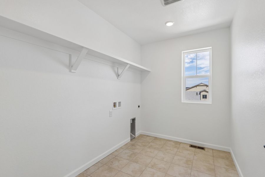 Spacious, unfurnished interior of a new home in Sterling Ranch Ascent Village, Littleton (Image 25).