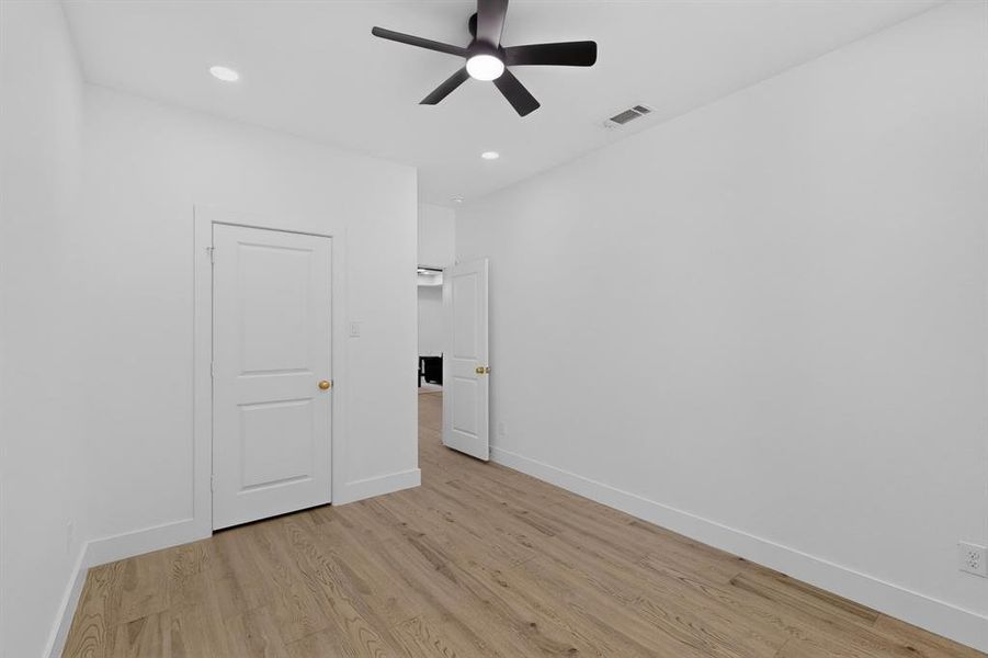 Spacious, unfurnished interior of a new home in , Gun Barrel City (Image 23).