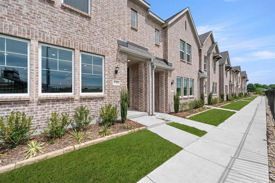 5704 Lakeview- Front-2