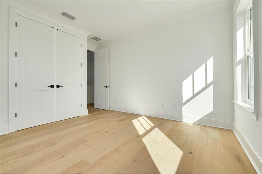 Spacious, unfurnished interior of a new home in , St. Petersburg (Image 21).