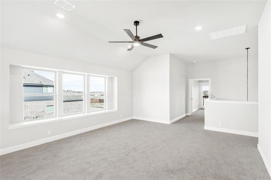 Spacious, unfurnished interior of a new home in Crystal Lake Estates, Red Oak (Image 32).