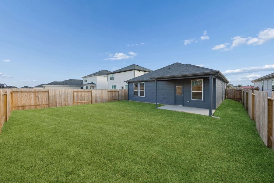 Exterior details and patio area of a home in Stokesbury, Waller (Image 3).