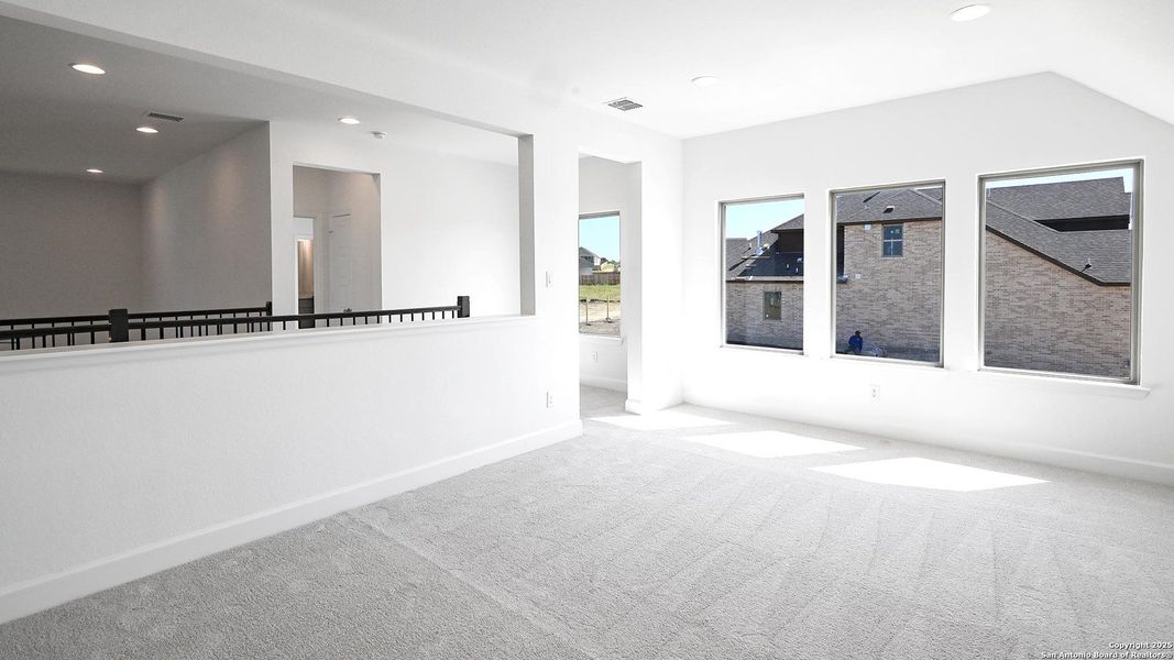 Spacious, unfurnished interior of a new home in Homestead 55', Schertz (Image 15).