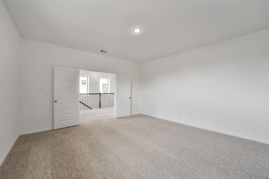 Spacious, unfurnished interior of a new home in Anderson Lake, Houston (Image 32).