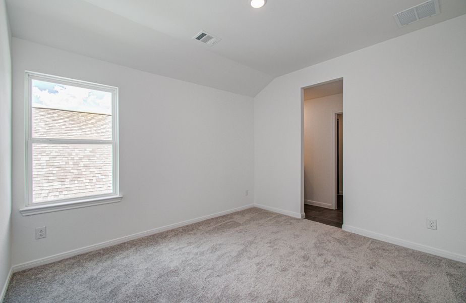 Spacious, unfurnished interior of a new home in Harmony Cove, Humble (Image 48).