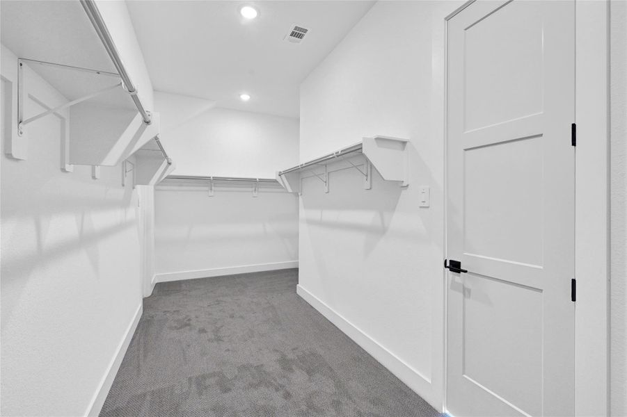 Spacious, unfurnished interior of a new home in Cross Creek West, Fulshear (Image 32).