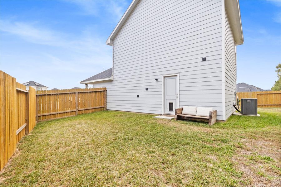 Exterior details and patio area of a home in Marie Village, Conroe (Image 1).