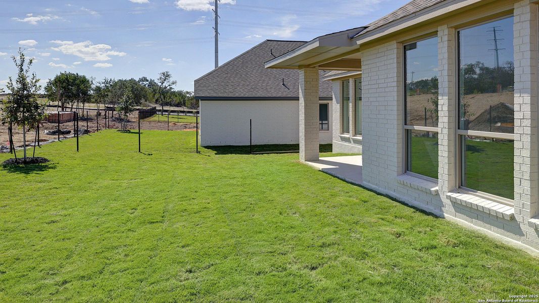 Exterior details and patio area of a home in Esperanza 50', Boerne (Image 2).