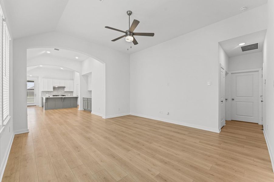 Spacious, unfurnished interior of a new home in , Manvel (Image 18).