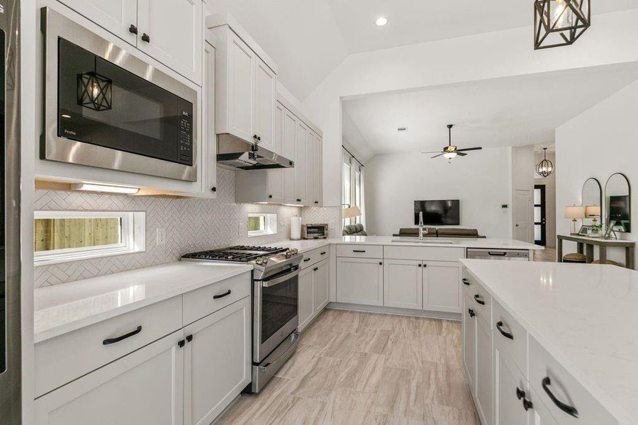 Experience modern design at its best.Featuring durable quartz countertops,the bold black and white paletteensures this home is perfectly on-trendand undeniably chic Experience modern design at its best.Featuring durable quartz countertops,the bold black and white paletteensures this home is perfectly on-trendand undeniably chic