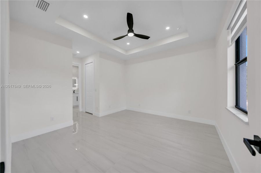Spacious, unfurnished interior of a new home in , Lehigh Acres (Image 18).
