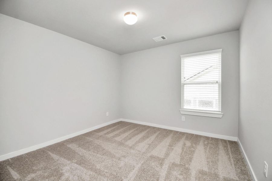 Spacious, unfurnished interior of a new home in Sheldon Ridge, Houston (Image 21).