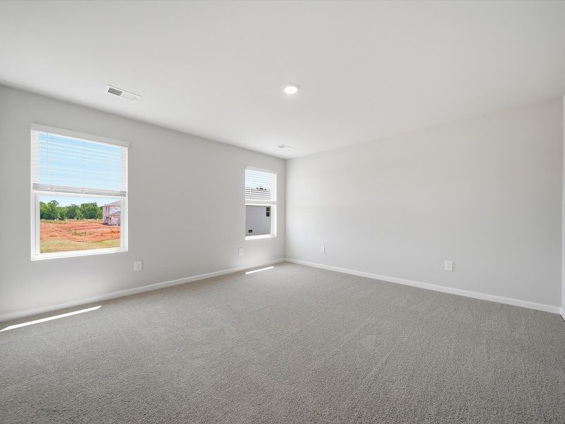 Spacious, unfurnished interior of a new home in Pleasant Brook, Greenville (Image 16).