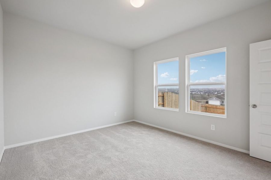 Spacious, unfurnished interior of a new home in Cloverleaf, Austin (Image 9).