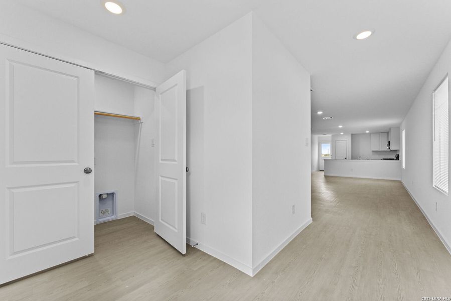 Spacious, unfurnished interior of a new home in Spring Grove, San Antonio (Image 15).