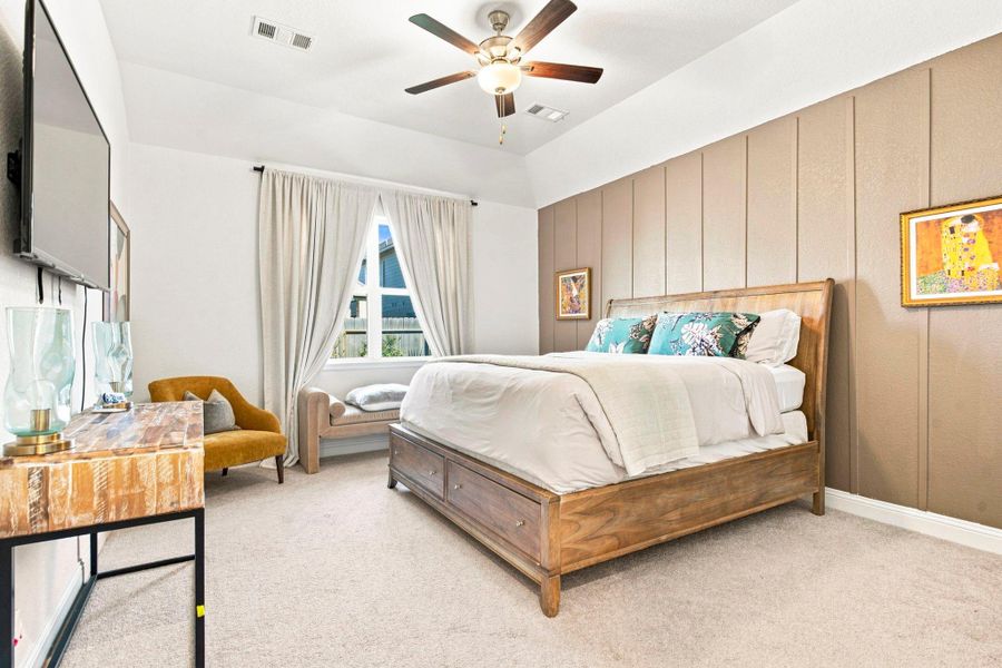Furnished interior view inside a new home in Sienna 40', Missouri City (Image 36).